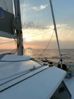 What are the best catamaran charter sailing routes for families in Croatia?