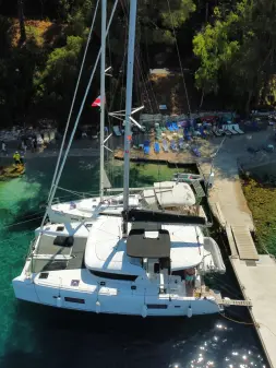 Catamaran vs. Monohull Charter| The Ultimate 2026 Comparison Guide