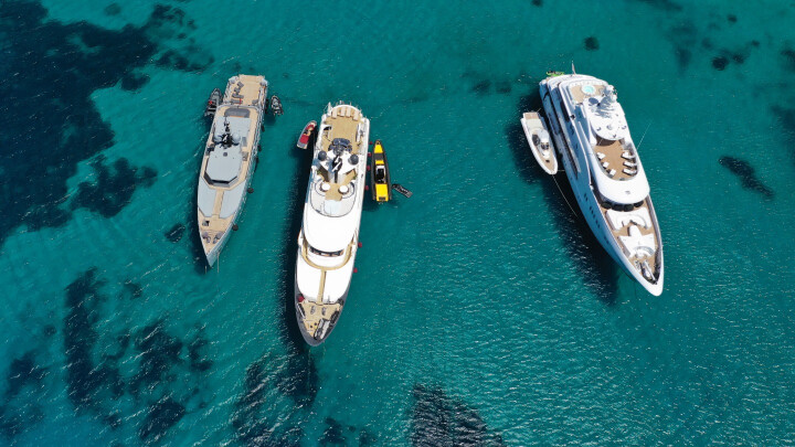 Why Should You Charter A Crewed Yacht In Holiday?